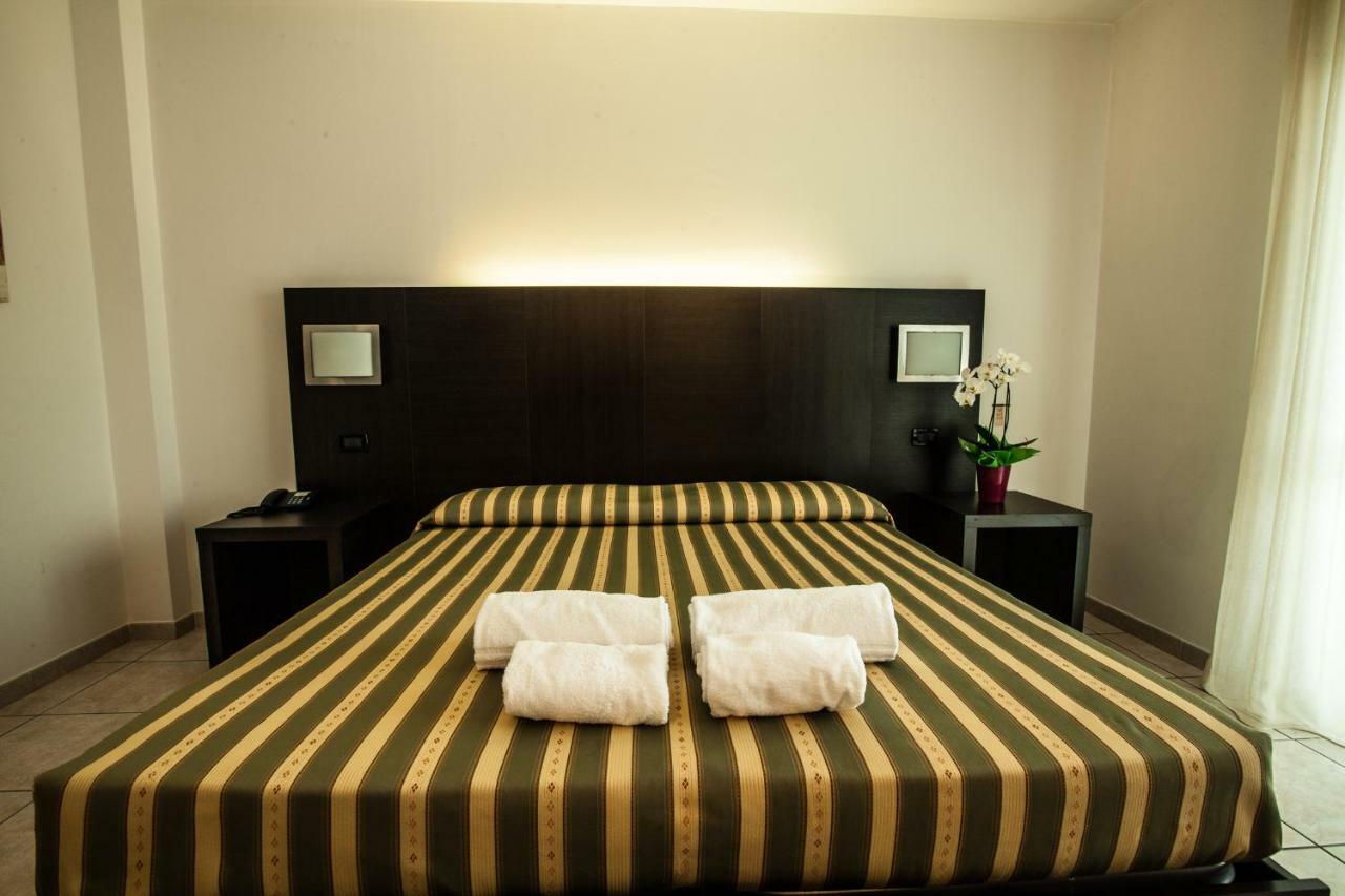Hotel Davide ริโวลิ ภายนอก รูปภาพ