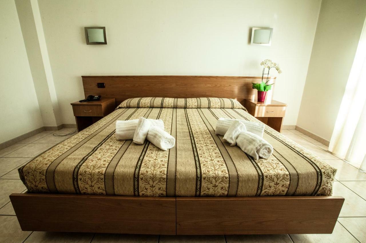 Hotel Davide ริโวลิ ภายนอก รูปภาพ
