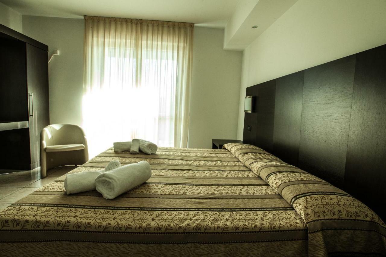 Hotel Davide ริโวลิ ภายนอก รูปภาพ